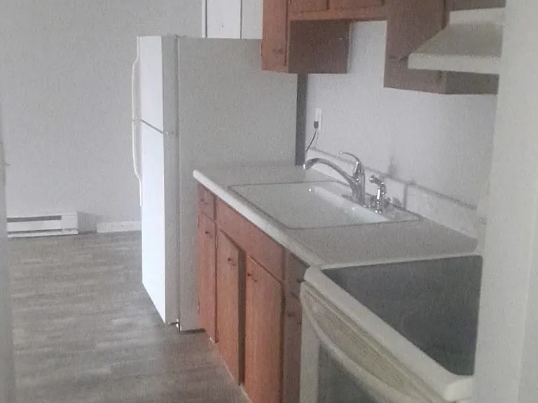 728 Broadway St — Photo 3