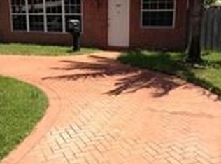 825 NE 3rd St, Hallandale Beach, FL 33009