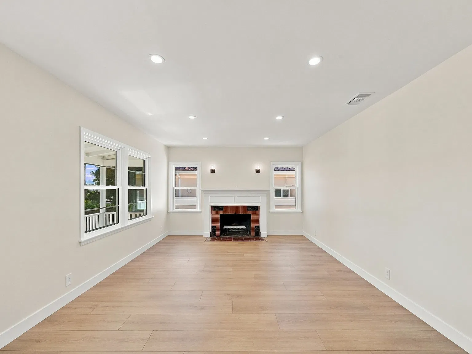 3 bed, 3.5 bath, 1625 sqft, $6,900 — Photo 3