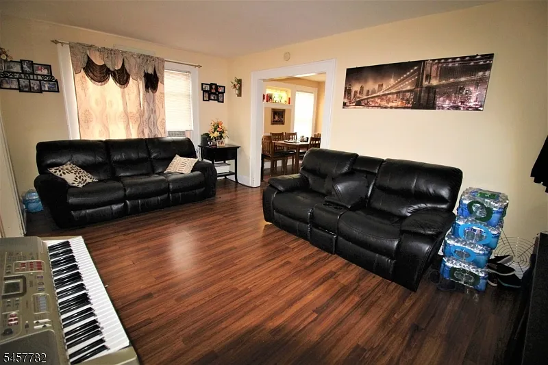 2 bed, 1.0 bath, $2,400 — Photo 4