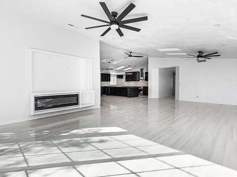 4401 W McRae Way — Photo 3
