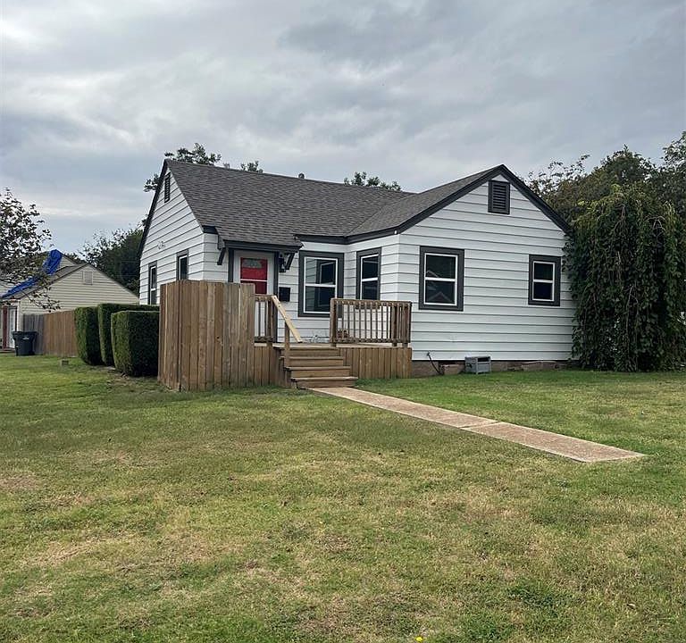 1st image of 1202 NW Oak Ave