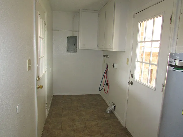2306 E Olive St — Photo 10