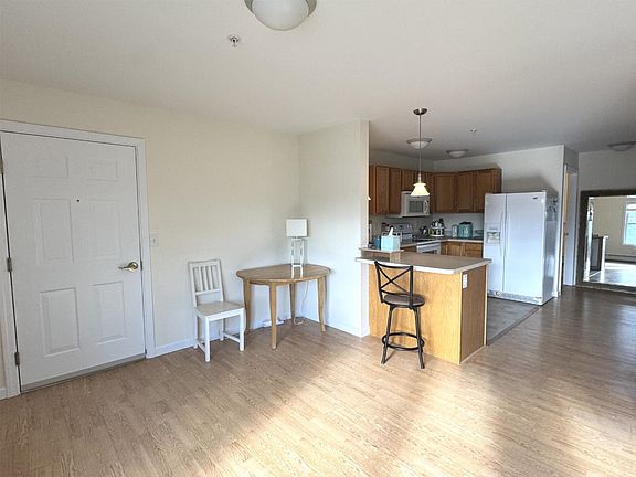 4th image of 354 Manhattan Drive #11