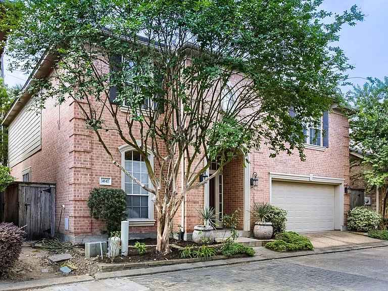 4147 E Northampton Pl — Photo 2