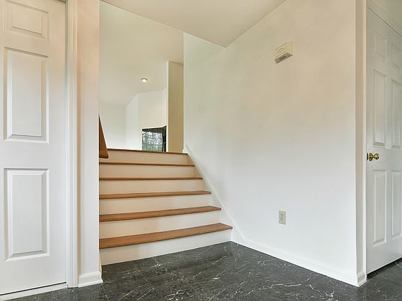 4th image of 522 Alosio Dr