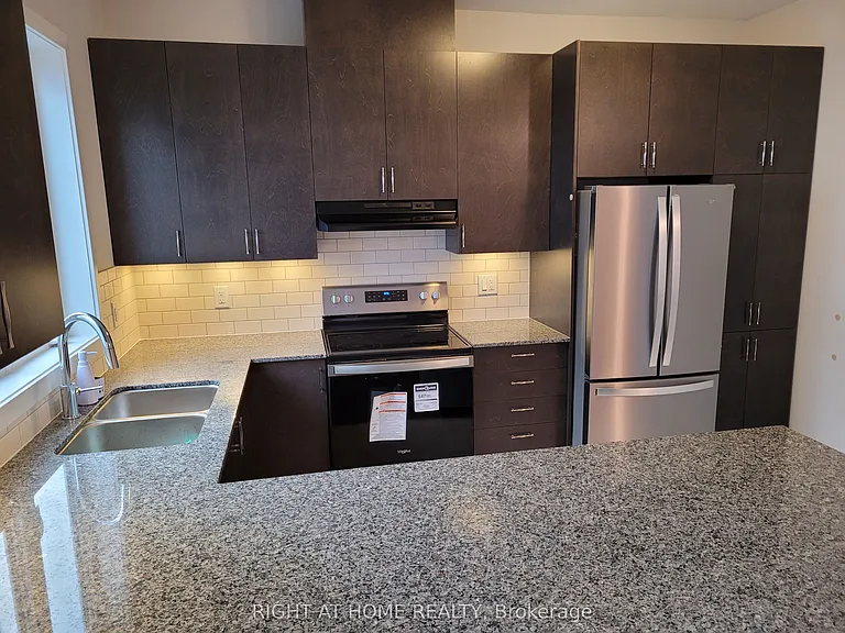 12 Focality Cres — Photo 11