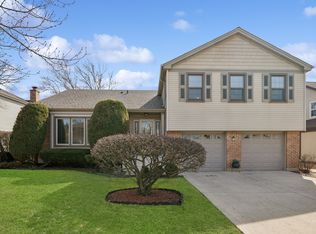 1215 Dorchester Ln, Hoffman Estates, IL 60169