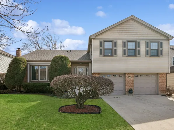1215 Dorchester Ln, Hoffman Estates, IL 60169