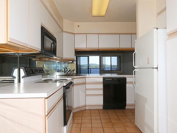 5th image of 4 Marina Dr APT L4