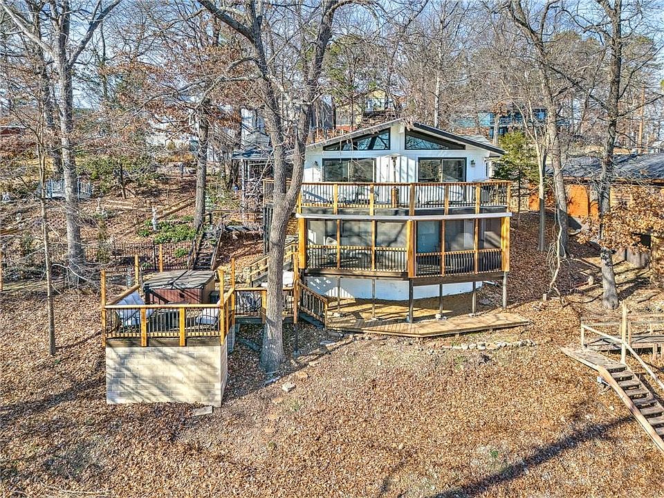 1st image of 8615 White Oak Dr