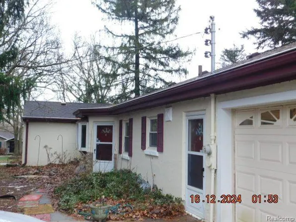 9010 N State Rd, Otisville, MI 48463