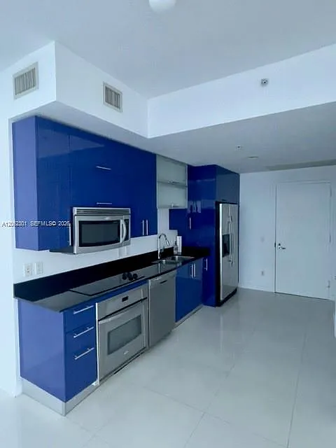 2 bed, 1148 sqft, $3,950 — Photo 2