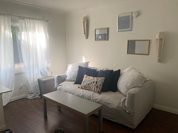 3rd image of 2025 Argyle Ave APT 11