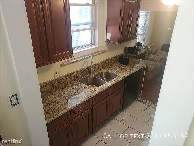 1115 White St — Photo 3