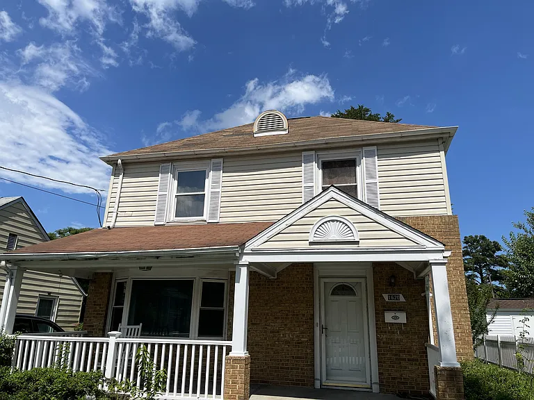 1620 Roanoke Ave — Photo 1