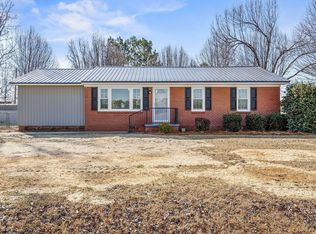 352 Old Crow Rd, Newton Grove, NC 28366