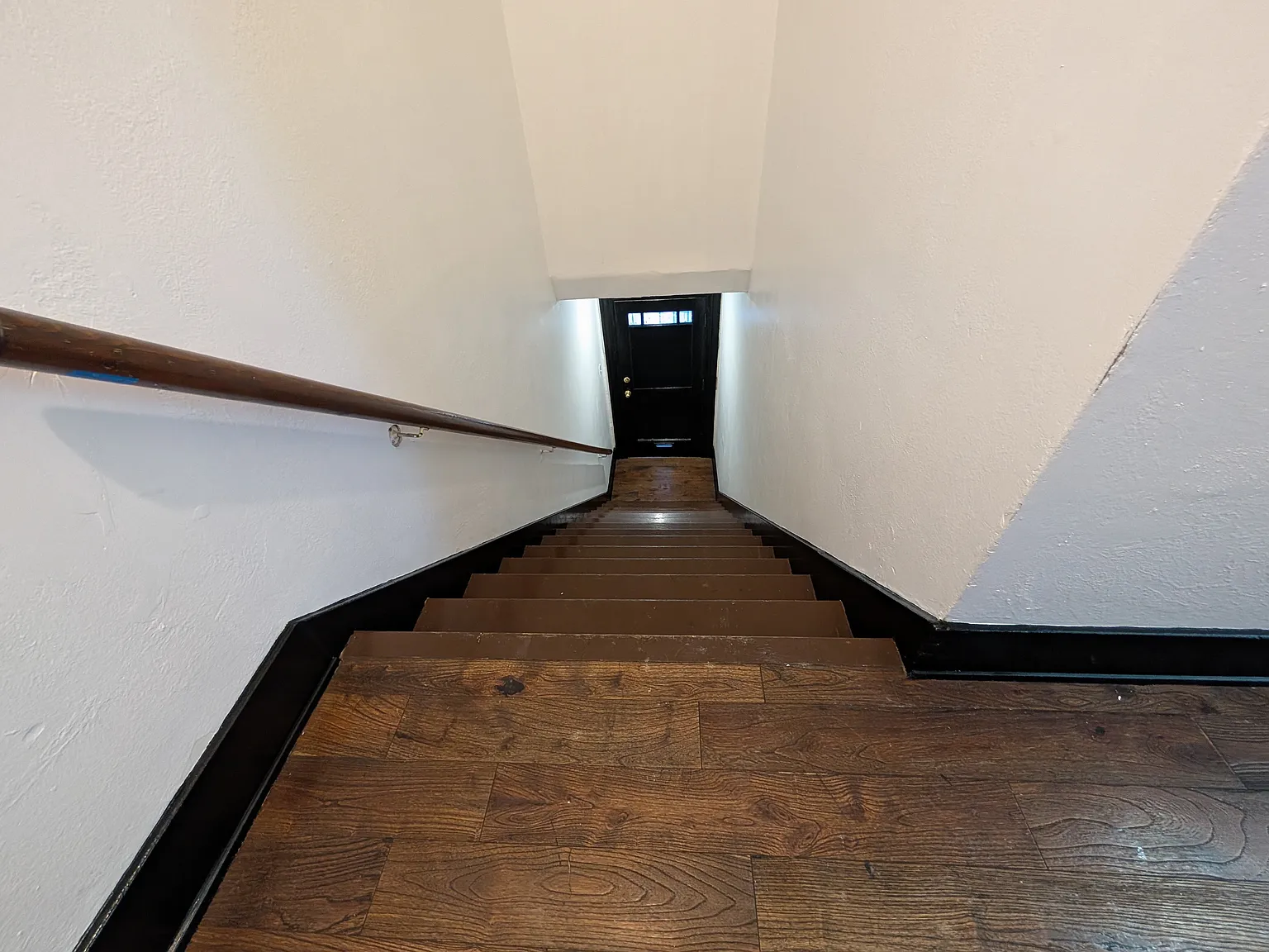 3 bed, 900 sqft, $2,800 — Photo 3