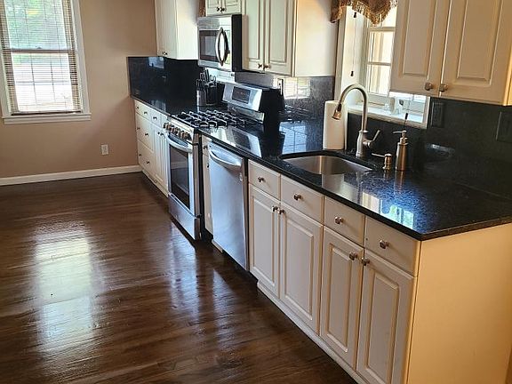 3rd image of 1368 Galloway Rd