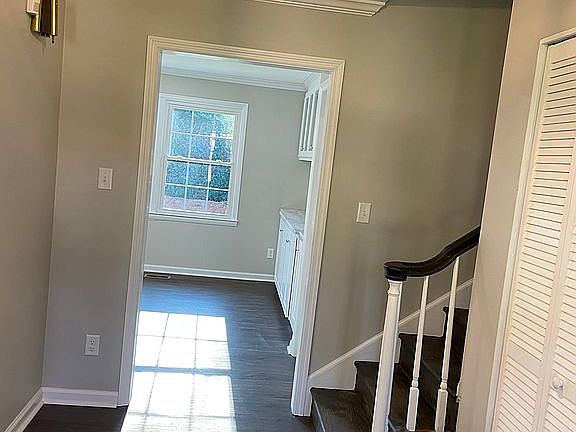 4th image of 1103 Lake Dr