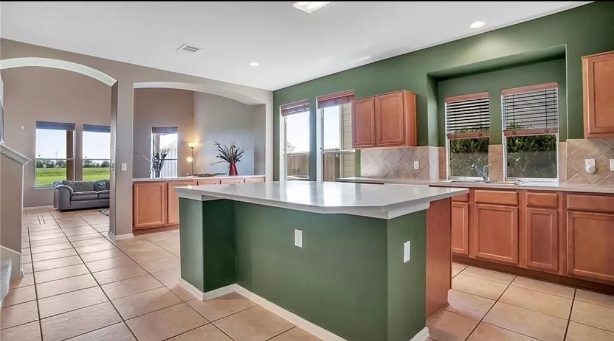 253 Newberry Trl — Photo 2