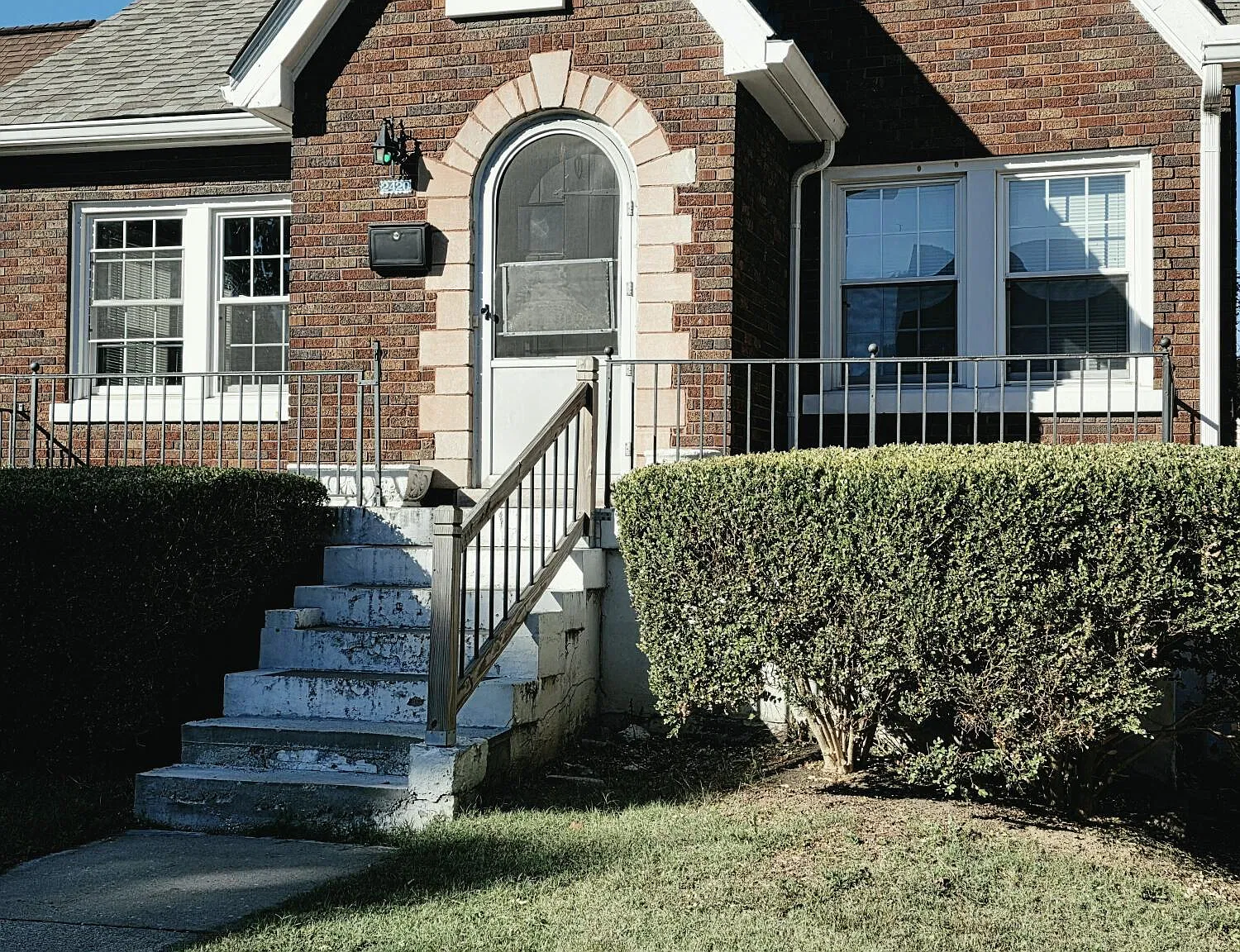 4 bed, 2.0 bath, 3748 sqft, $2,500 — Photo 1