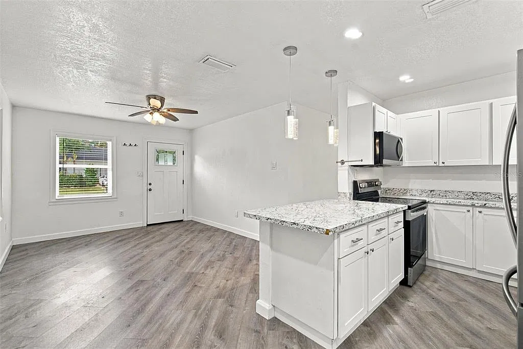 4 bed, 2.0 bath, 1194 sqft, $2,800 — Photo 4