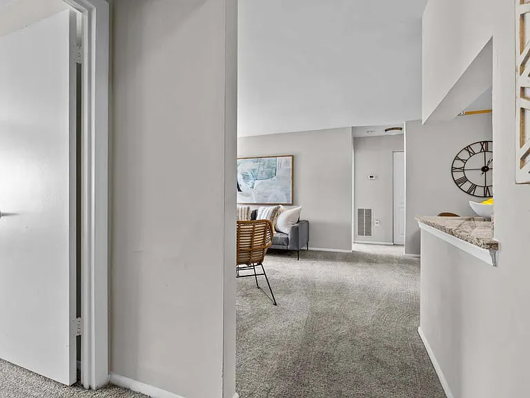 Runaway Bay Apartments — Photo 9
