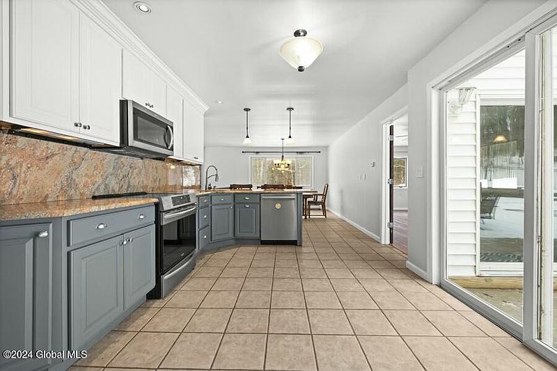 4th image of 3091 New Scotland Road