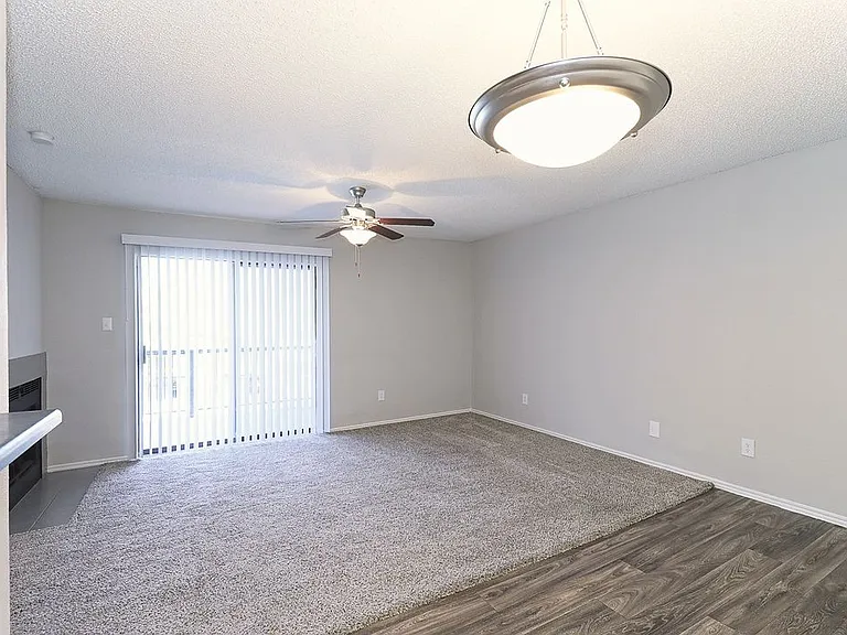 City Crest Apartments — Photo 44