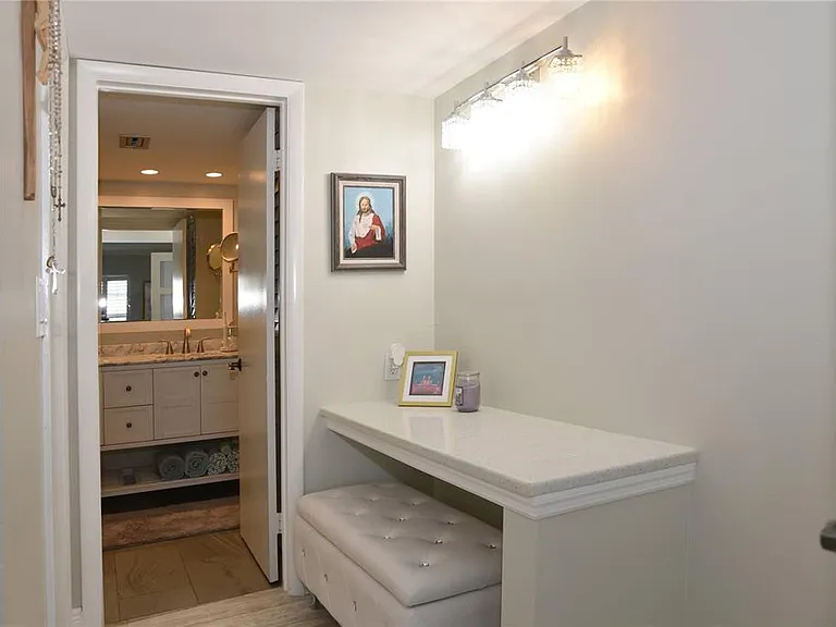4900 Brittany Dr S #811 — Photo 18