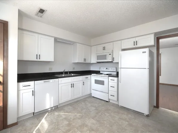 1207 N Main St #B, Nixa, MO 65714
