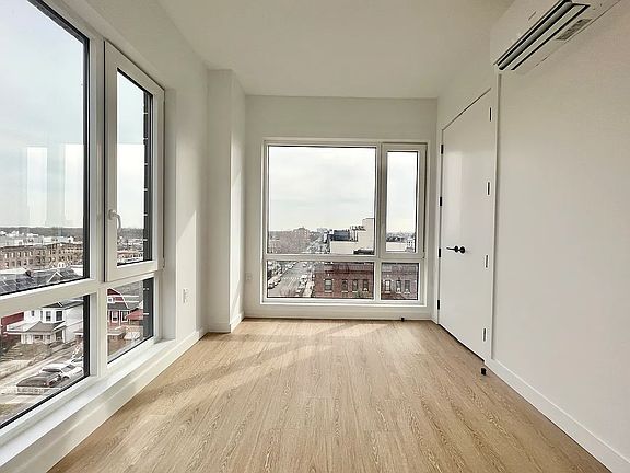 3rd image of 333 Linden Blvd APT 6D