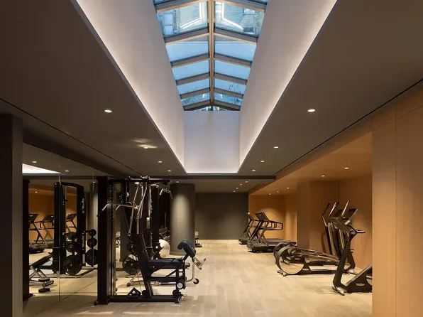 135 East 47th Street image 6 of 8