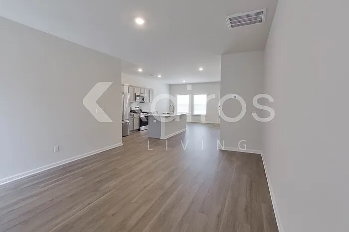 3 bed, 2.5 bath, 1300 sqft, $1,549 — Photo 3