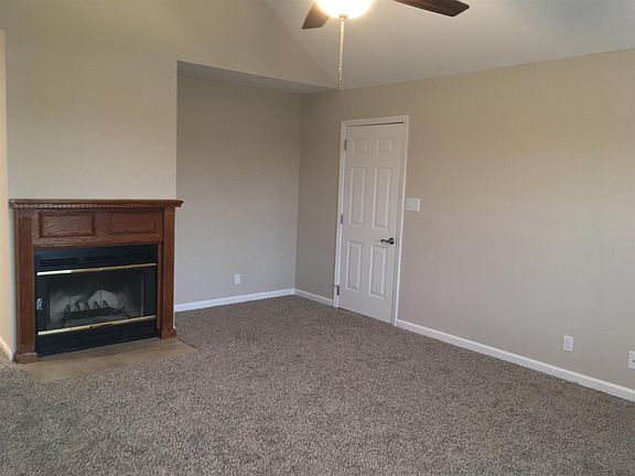 4th image of 553 Barney Ln