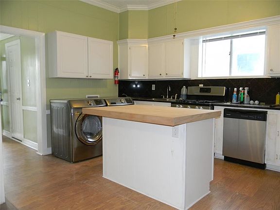 4th image of 611 8th St #A