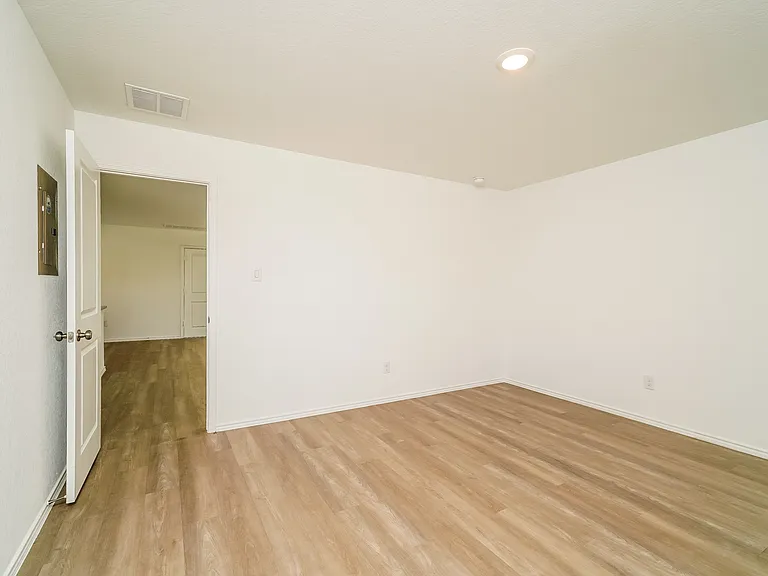 435 Filibusters Trl — Photo 9