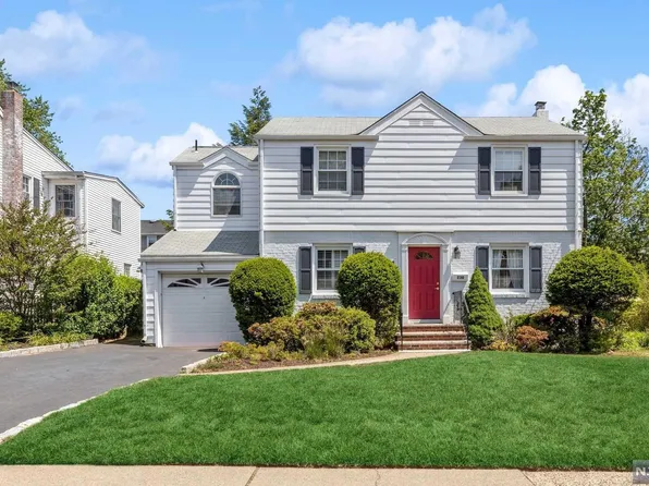 230 Manchester Rd, River Edge, NJ 07661
