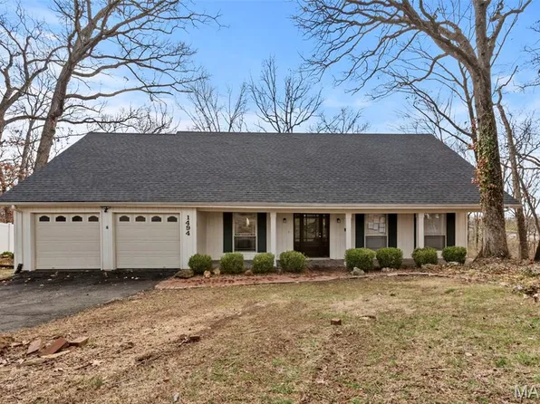 1494 Royal Springs Dr, Saint Louis, MO 63122