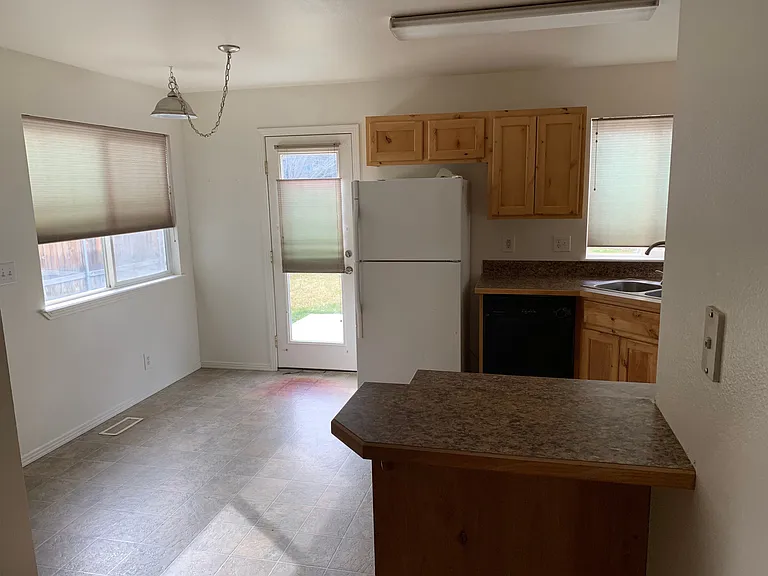2877 W Ona St — Photo 17
