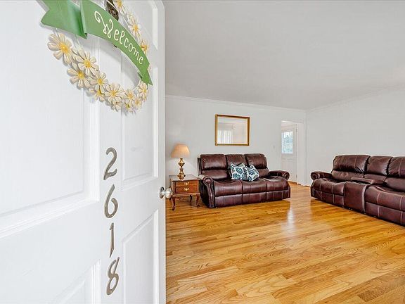 4th image of 2618 Stanford Dr