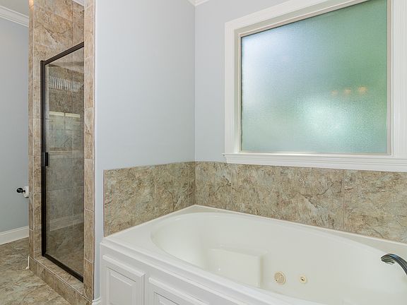 3rd image of 106 La Villa Cir