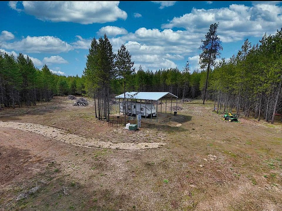 2nd image of 121 State Line Rd N