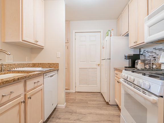 4th image of 9743 Wildwood Ct Unit 2D