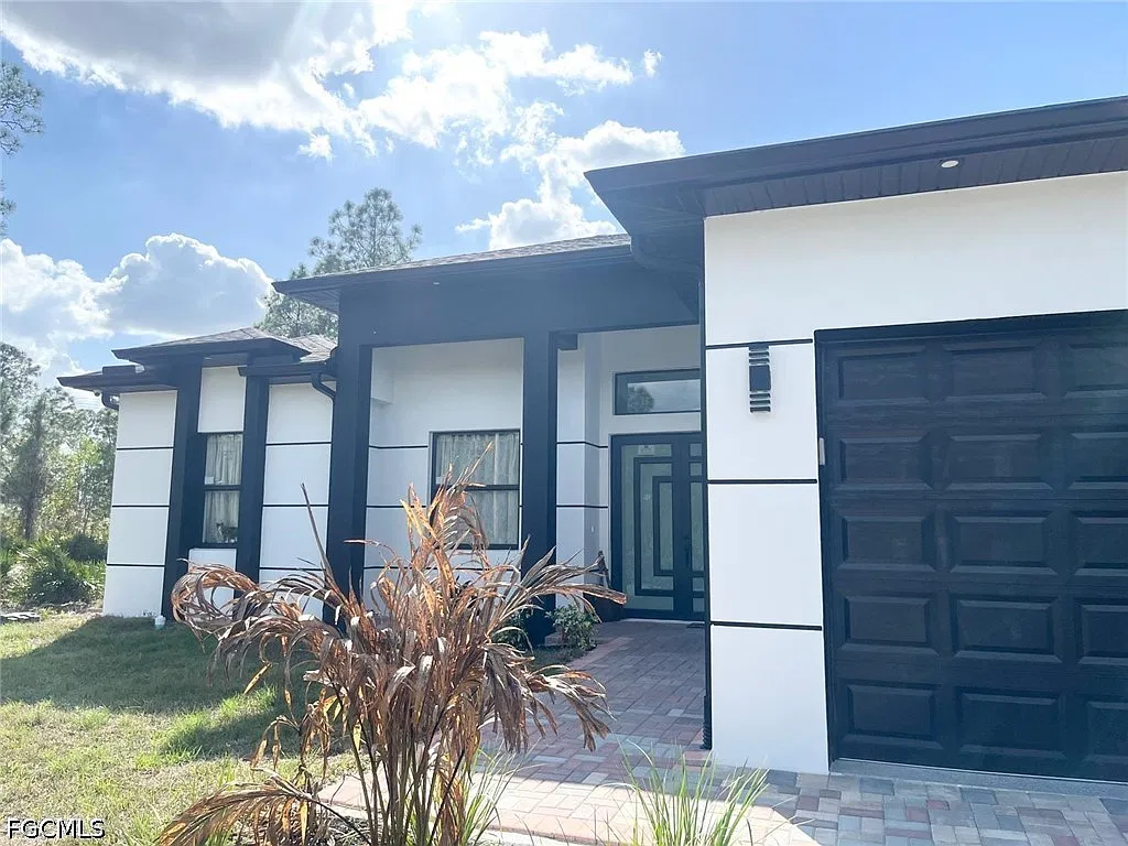 4 bed, 2.0 bath, 1670 sqft, $2,250 — Photo 2