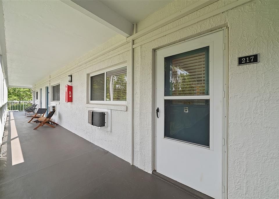 1st image of 320 Lakeview St APT 217