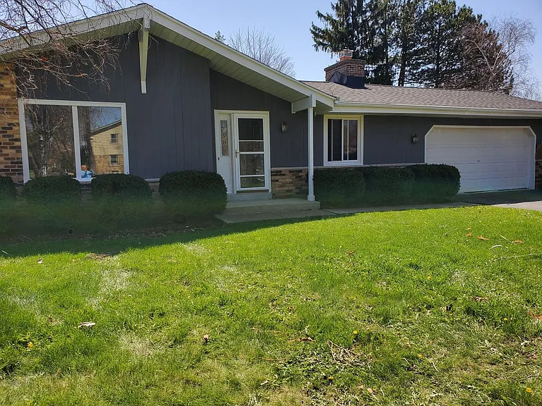 18625 Lola Dr — Photo 2