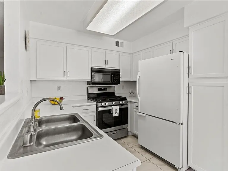 3145 Casey Dr #201 — Photo 10