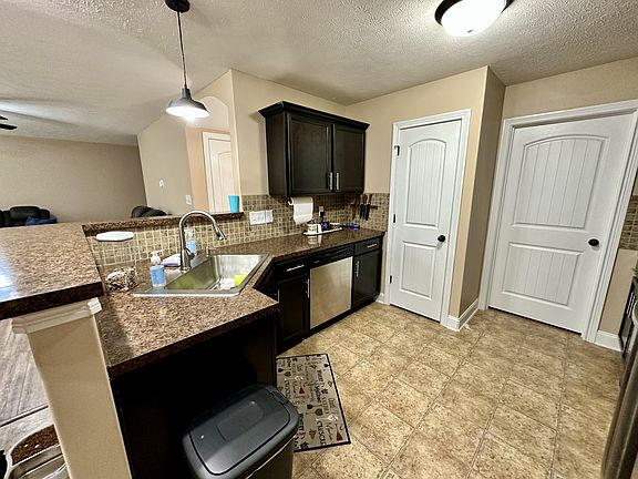 4th image of 1850 Macarther Way